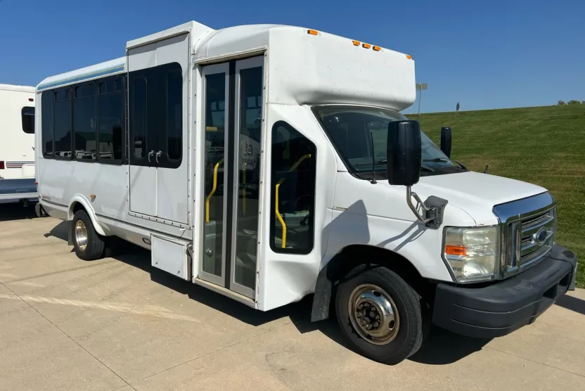 2013 Ford E-450 photo 1