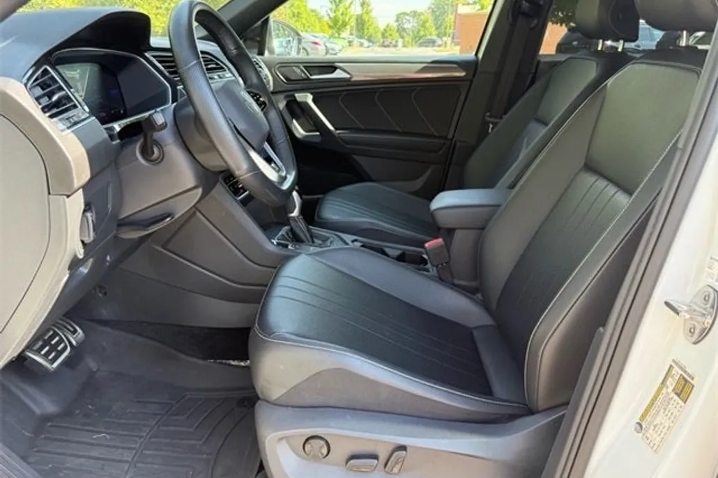 2023 Volkswagen Tiguan SE R-Line Black photo 1