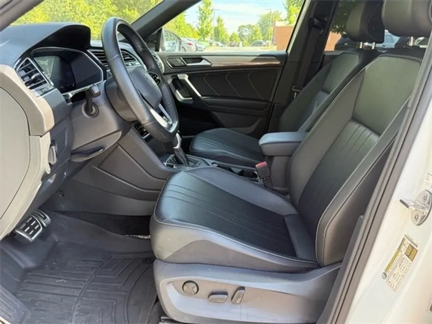 2023 Volkswagen Tiguan SE R-Line Black photo 1
