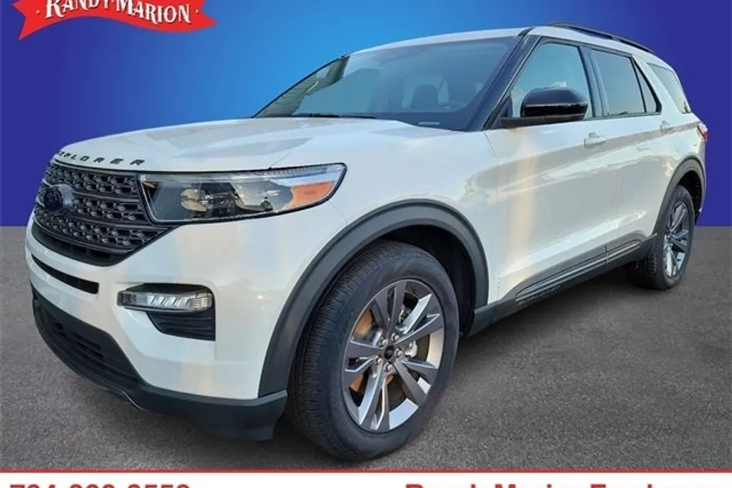 2023 Ford Explorer XLT photo 1