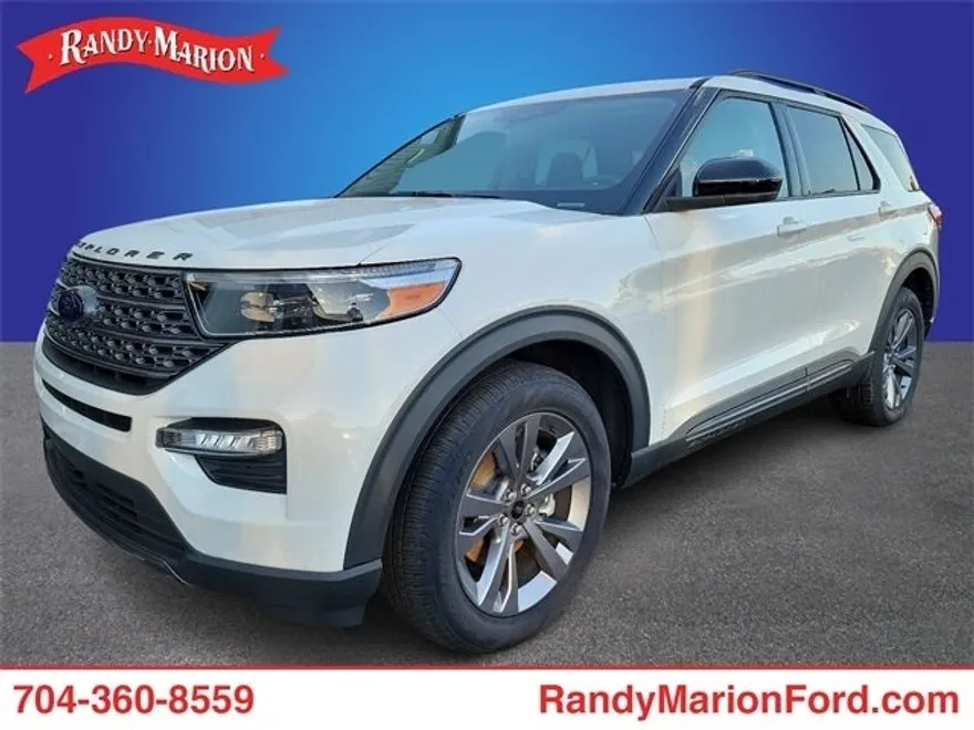 2023 Ford Explorer XLT photo 1