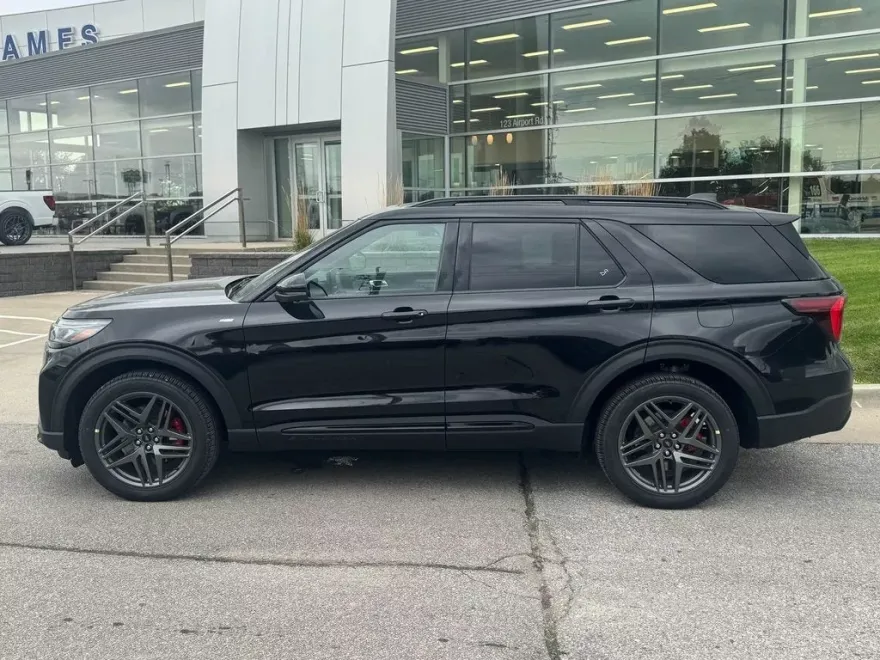 2025 Ford Explorer ST-Line photo 1