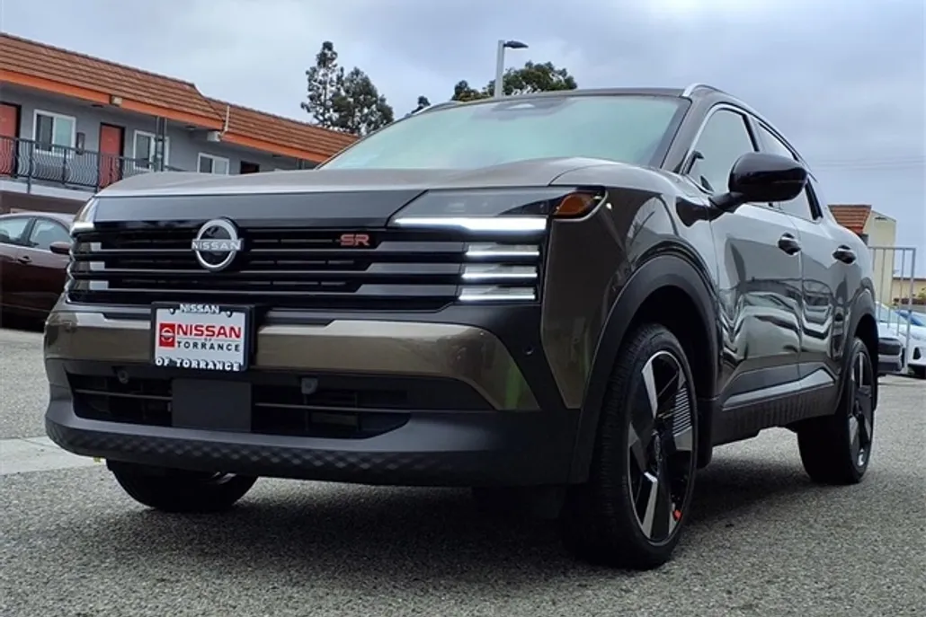2026 Nissan Kicks SR photo 1