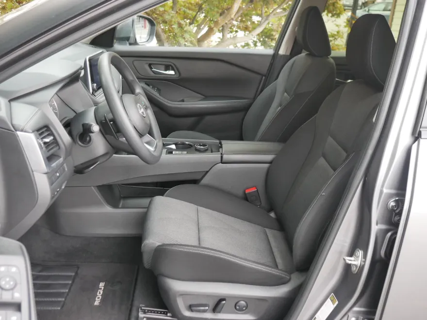 2024 Nissan Rogue SV photo 1