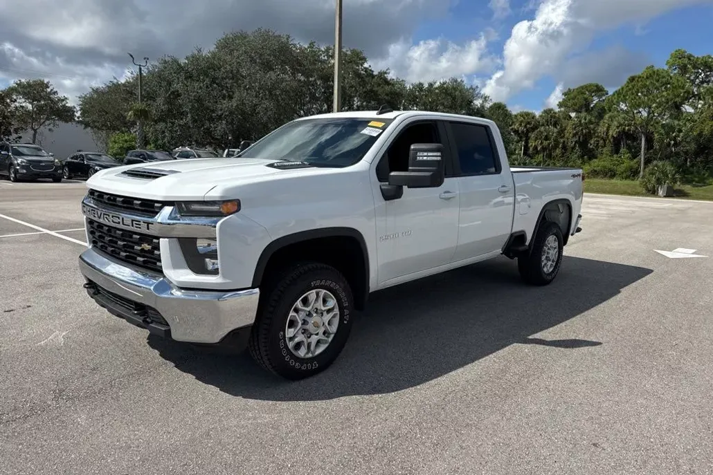 2022 Chevrolet Silverado 2500HD LT photo 1