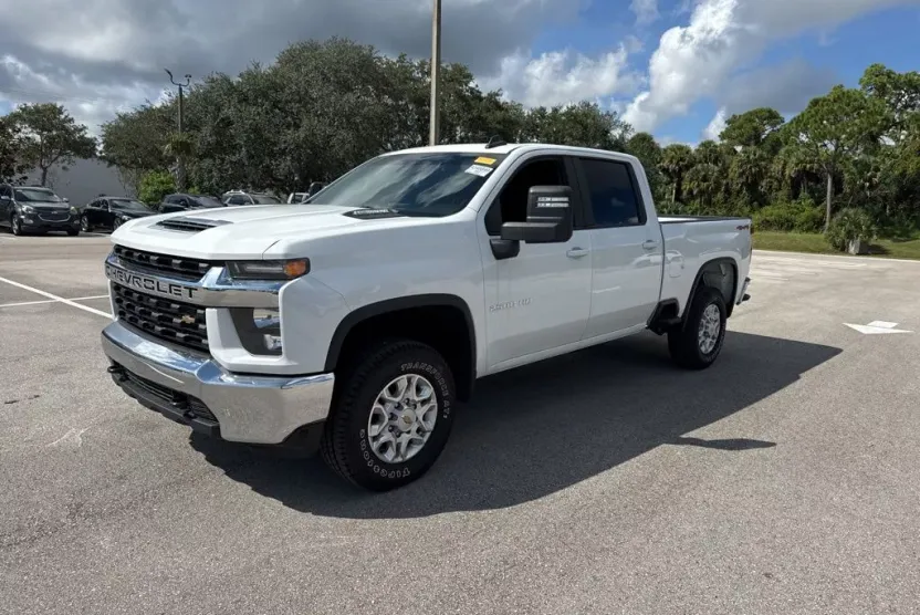 2022 Chevrolet Silverado 2500HD LT photo 1