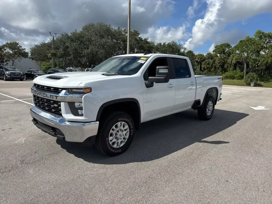 2022 Chevrolet Silverado 2500HD LT photo 1