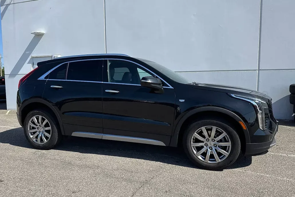 2022 Cadillac XT4 Premium Luxury photo 1