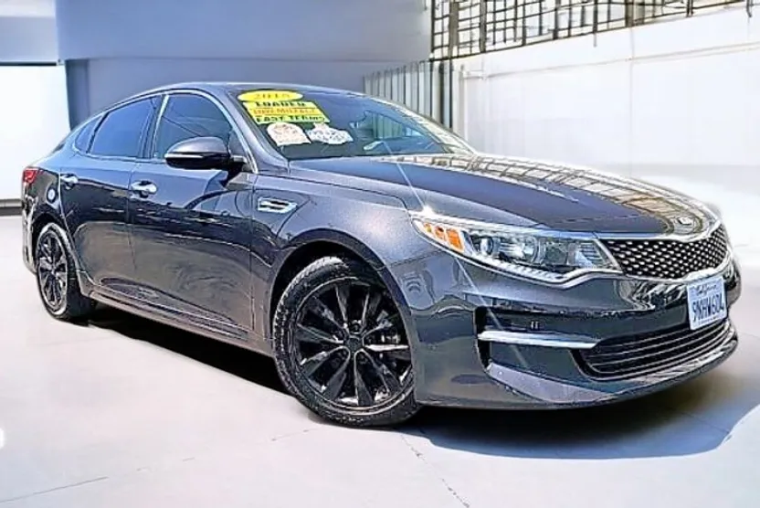 2018 Kia Optima EX photo 1
