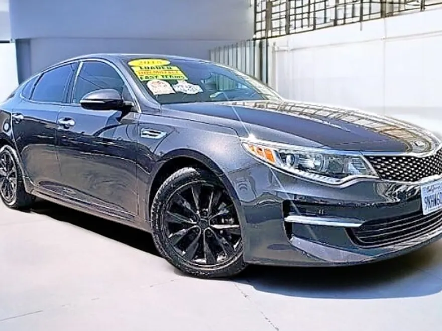 2018 Kia Optima EX photo 1