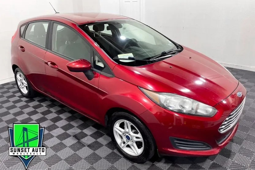 2017 Ford Fiesta SE photo 1