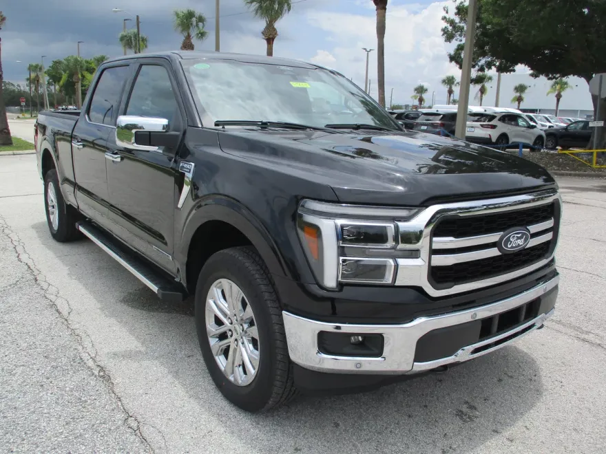 2025 Ford F-150 Lariat photo 1