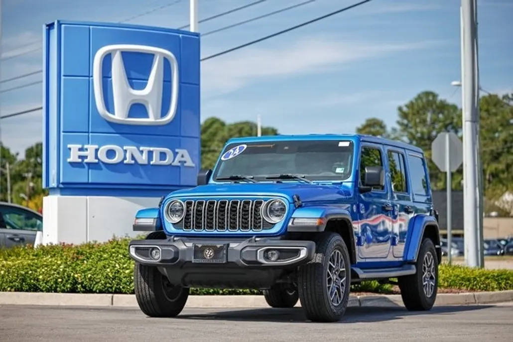 2024 Jeep Wrangler Sahara photo 1