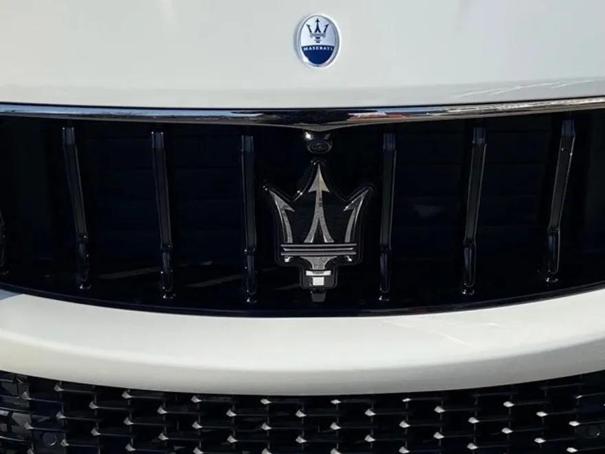 2024 Maserati Levante Modena photo 11