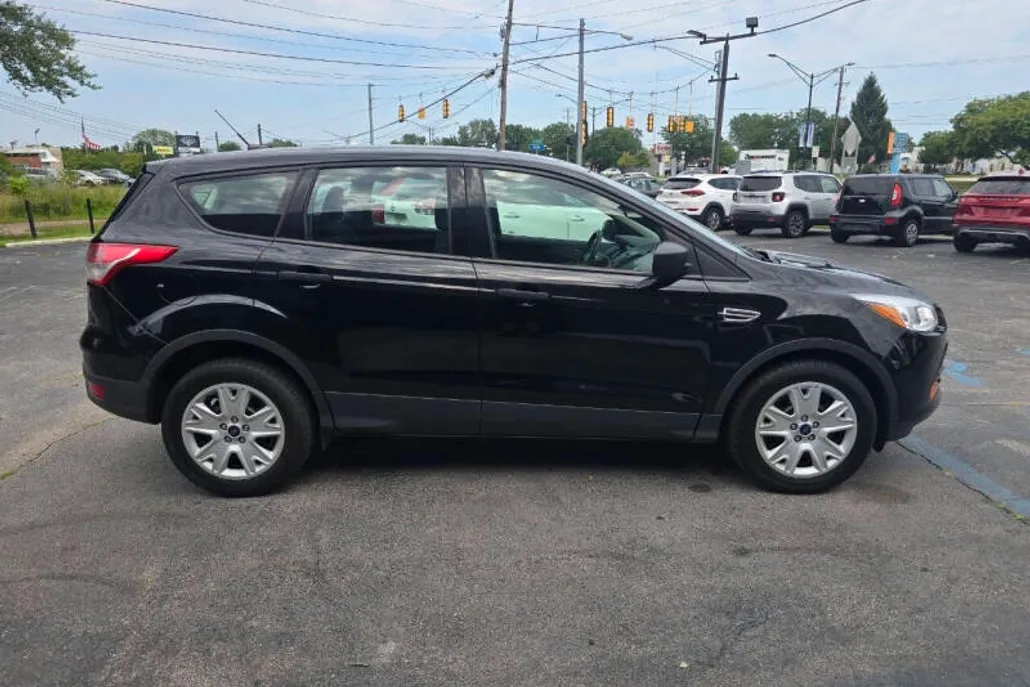 2016 Ford Escape S photo 1