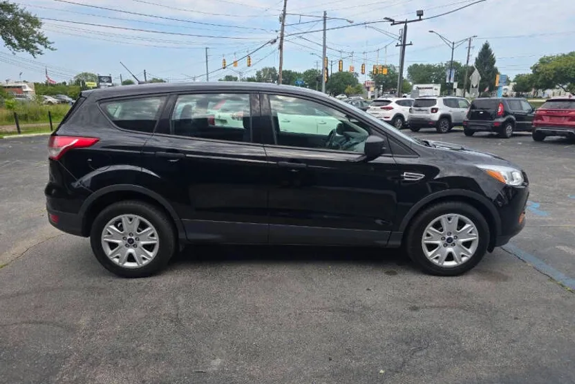 2016 Ford Escape S photo 1