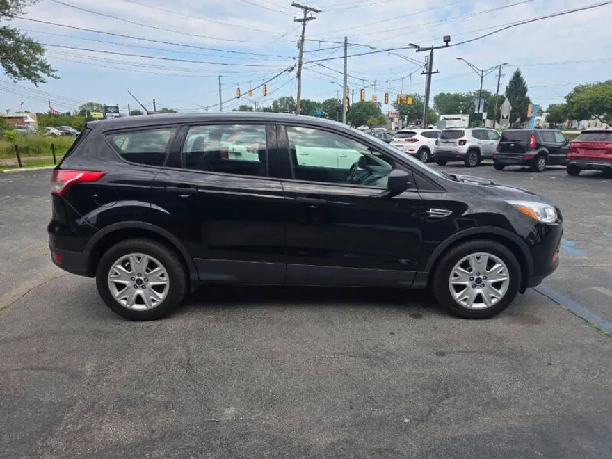 2016 Ford Escape S photo 1