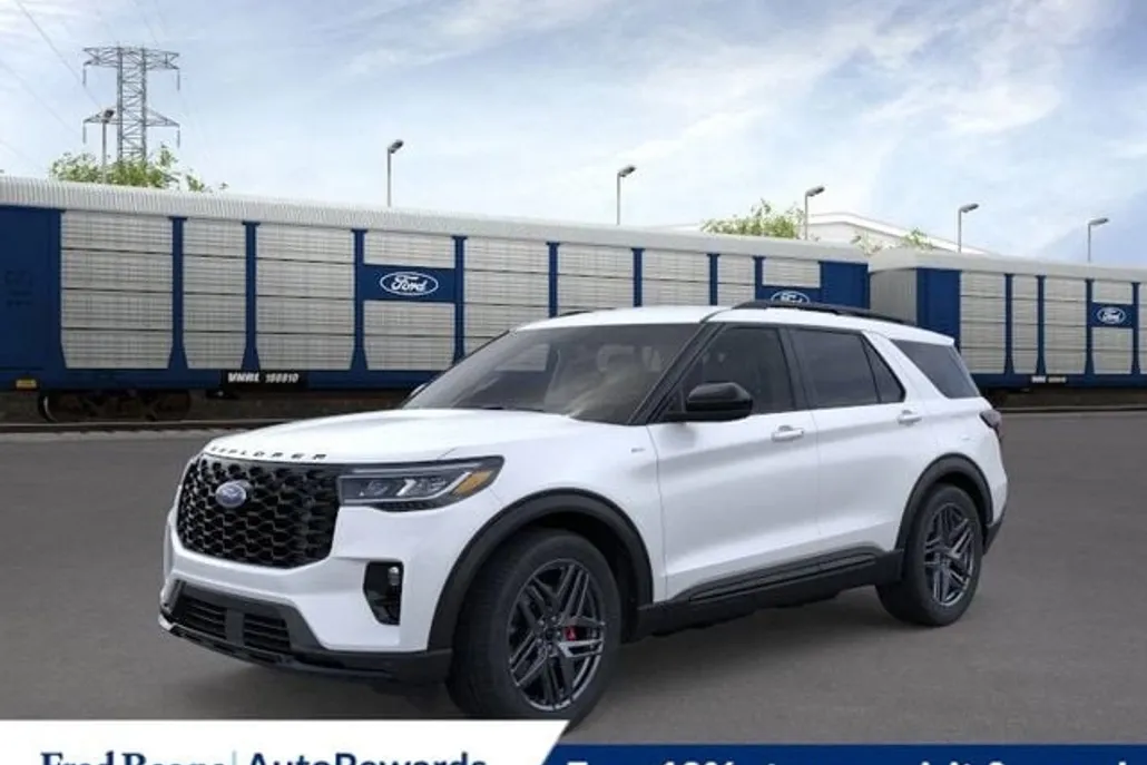 2025 Ford Explorer ST-Line photo 1