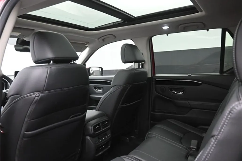 2025 Honda Pilot Touring photo 1