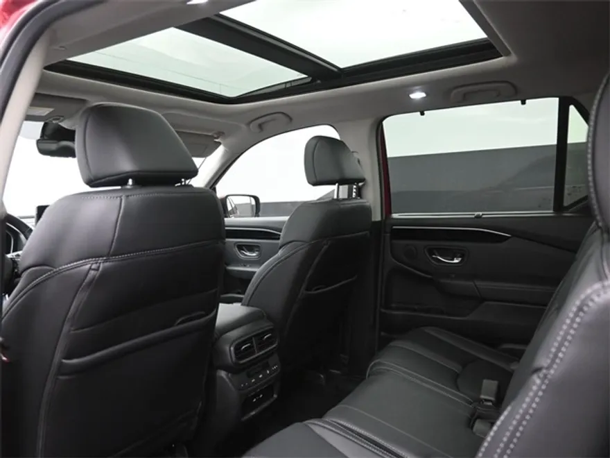 2025 Honda Pilot Touring photo 1