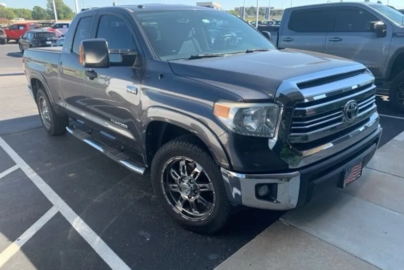 2016 Toyota Tundra SR5 photo 1