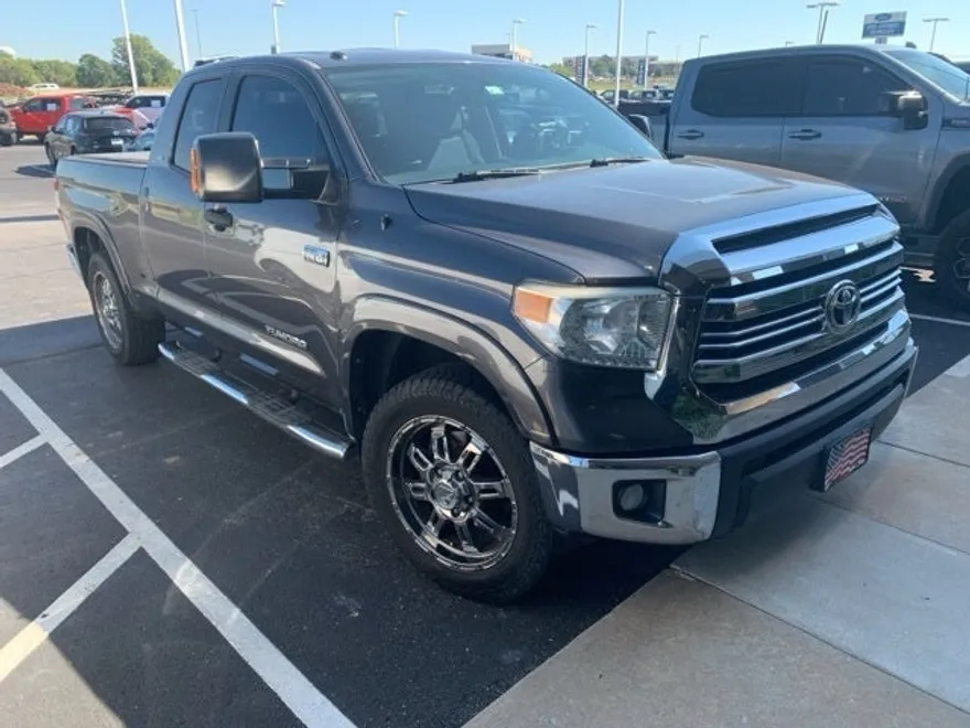 2016 Toyota Tundra SR5 photo 1