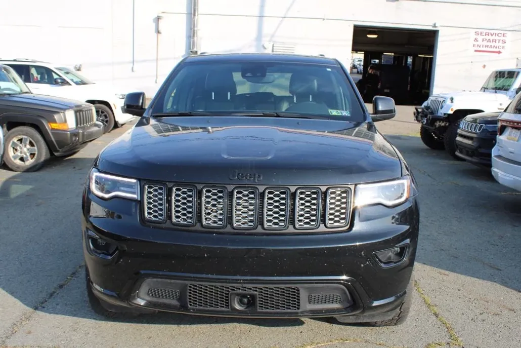 2022 Jeep Grand Cherokee Laredo photo 1