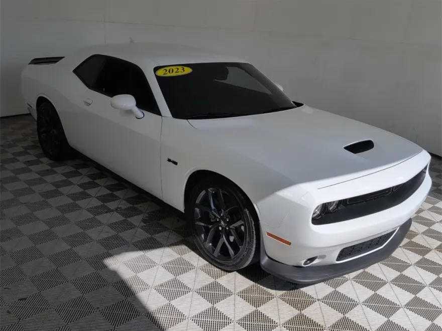 2023 Dodge Challenger R/T photo 1