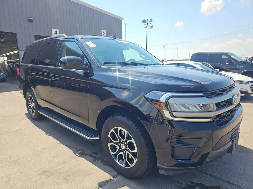 2023 Ford Expedition XLT photo 1