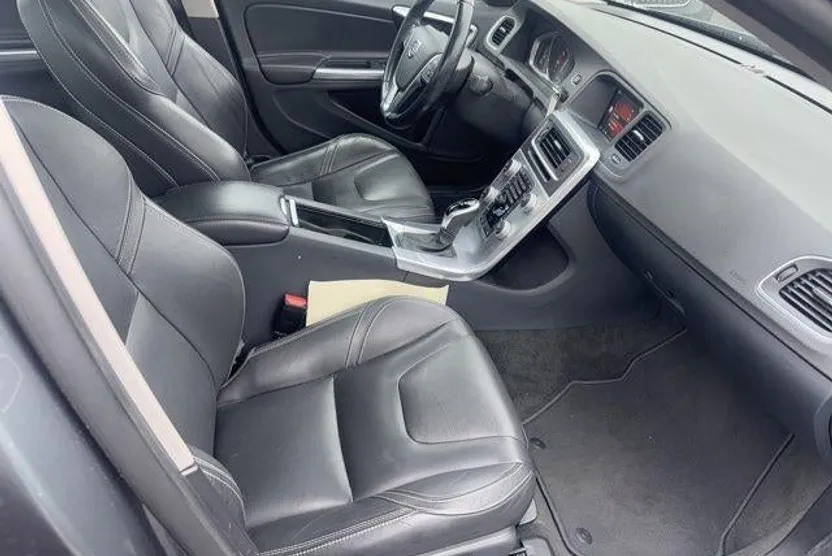 2017 Volvo S60 T5 AWD Dynamic photo 1