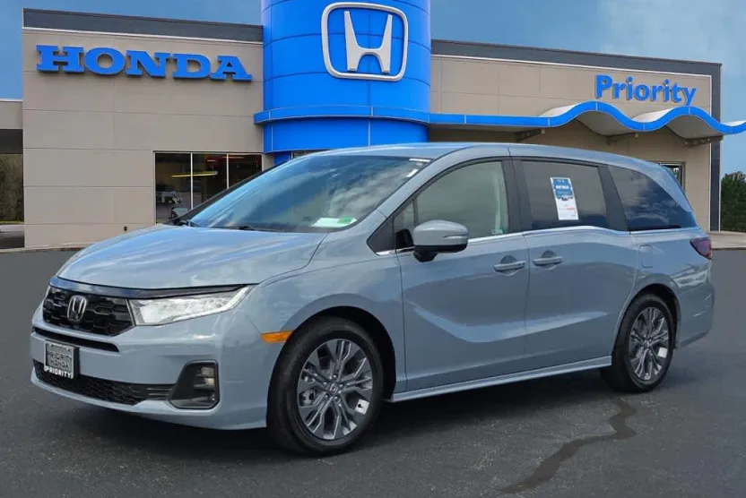 2025 Honda Odyssey Touring photo 1