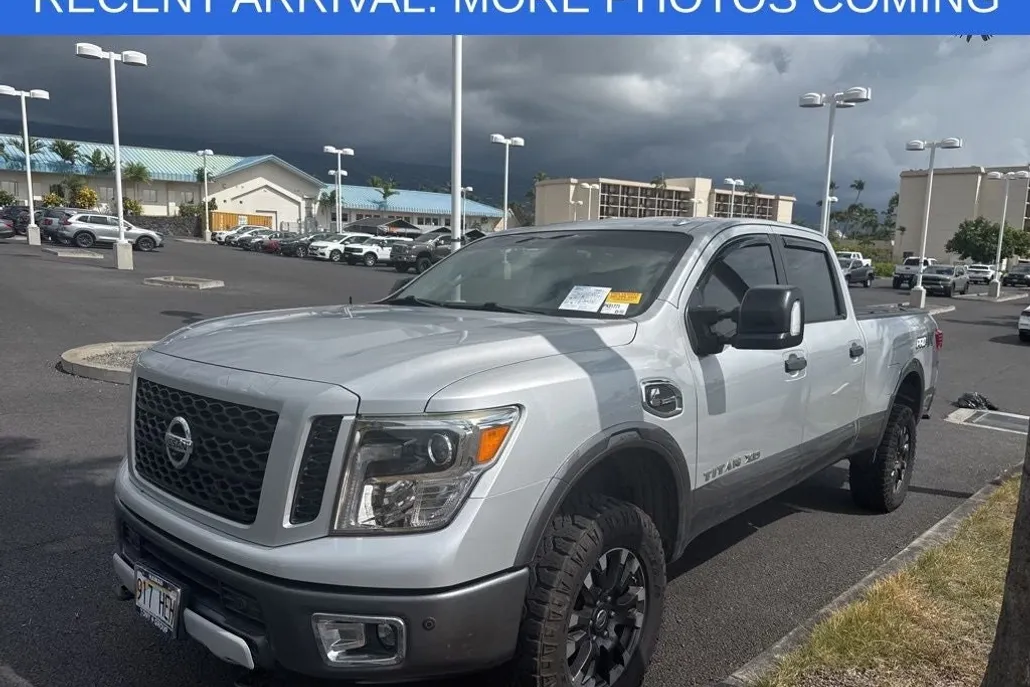2019 Nissan Titan PRO-4X photo 1