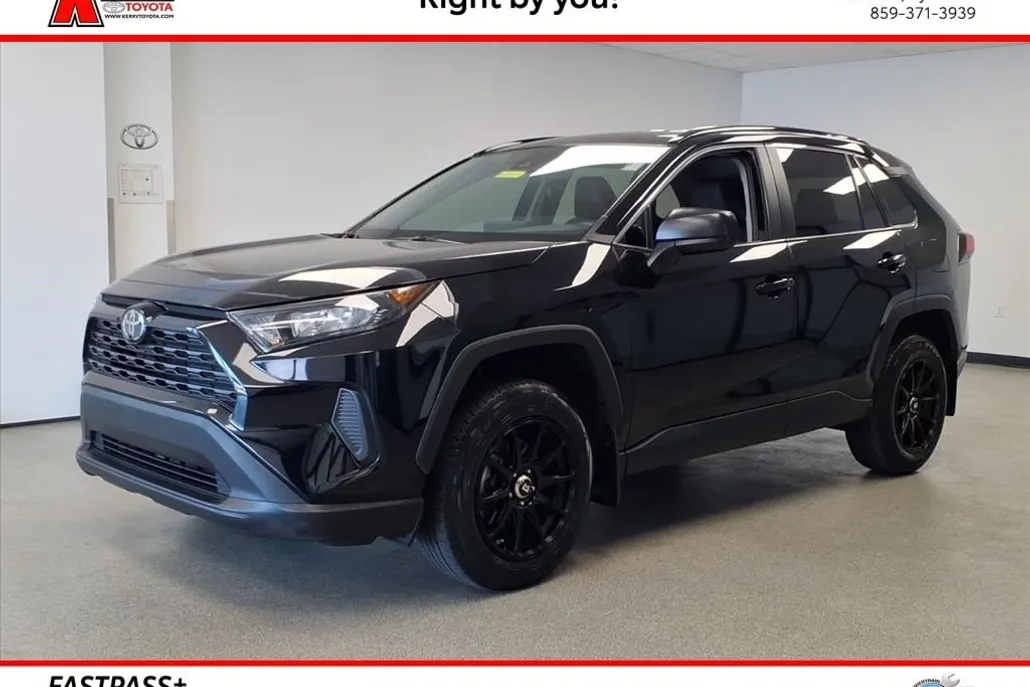 2021 Toyota RAV4 LE photo 1
