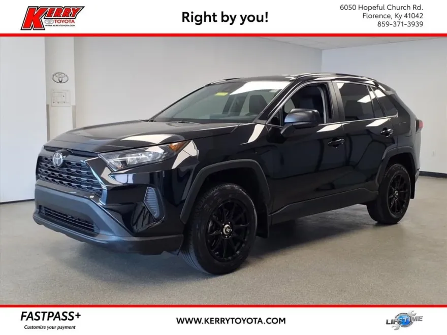 2021 Toyota RAV4 LE photo 1