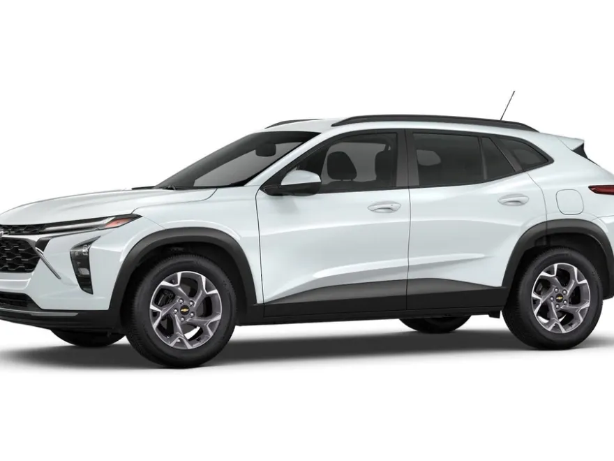 2025 Chevrolet Trax LT photo 2