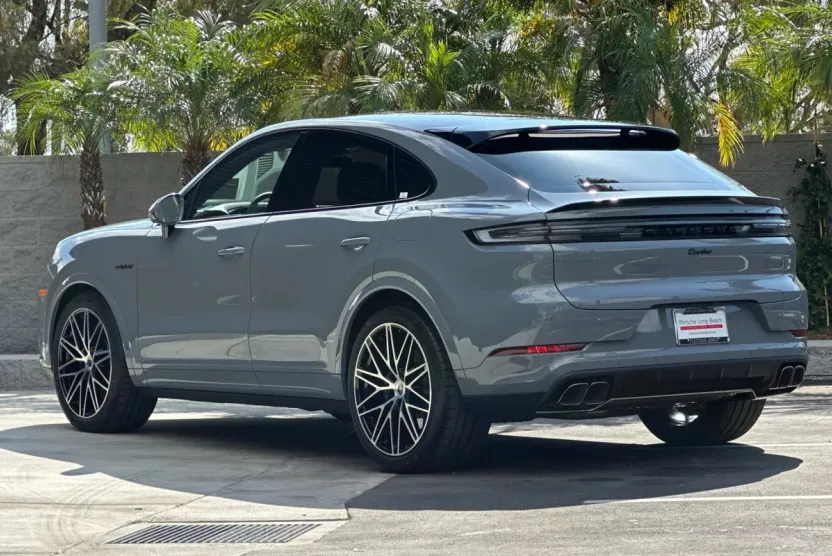 2026 Porsche Cayenne Turbo E-Hybrid Coupe photo 1