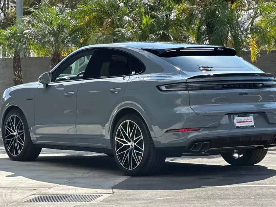 2026 Porsche Cayenne Turbo E-Hybrid Coupe photo 1