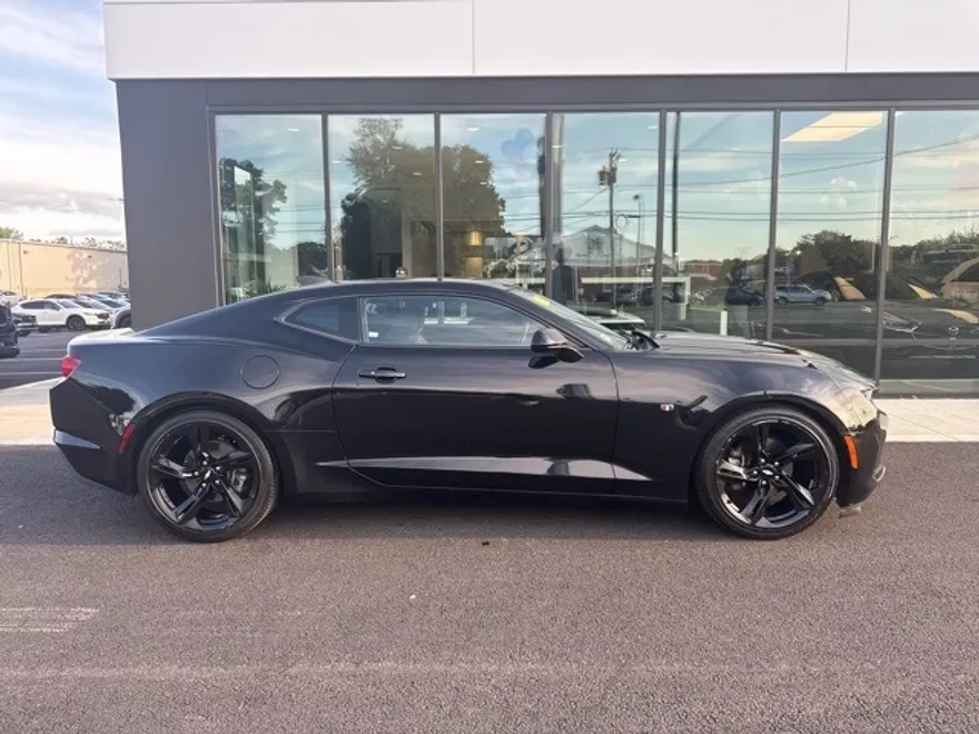 2019 Chevrolet Camaro 1LT photo 1