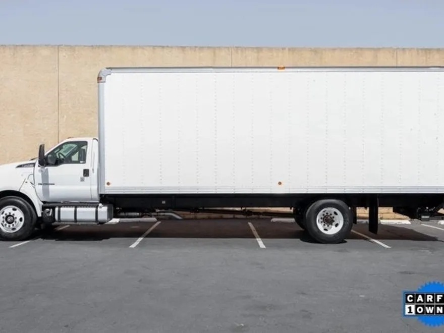 2017 Ford F-750 photo 5