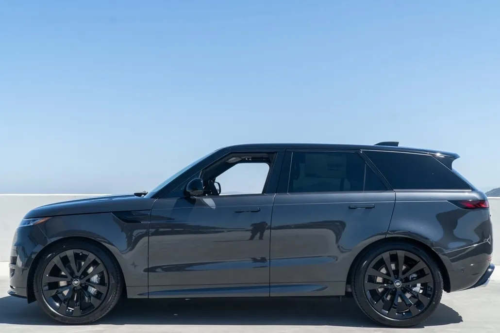 2025 Land Rover Range Rover Sport SE photo 1