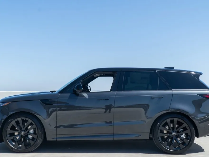 2025 Land Rover Range Rover Sport SE photo 1
