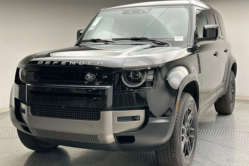 2026 Land Rover Defender 110 photo 1