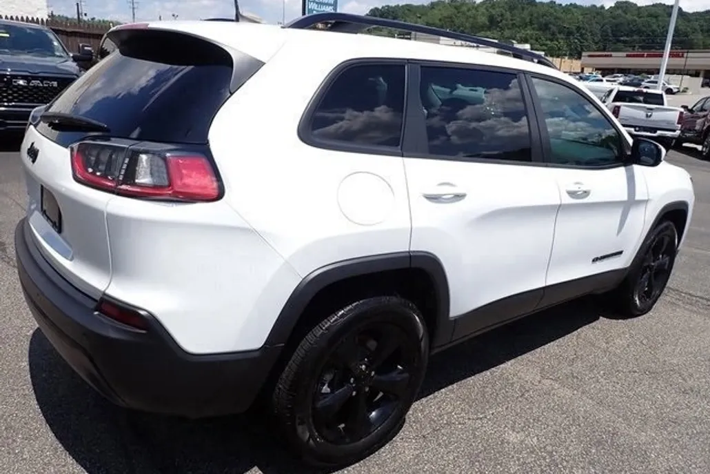 2020 Jeep Cherokee Altitude photo 1