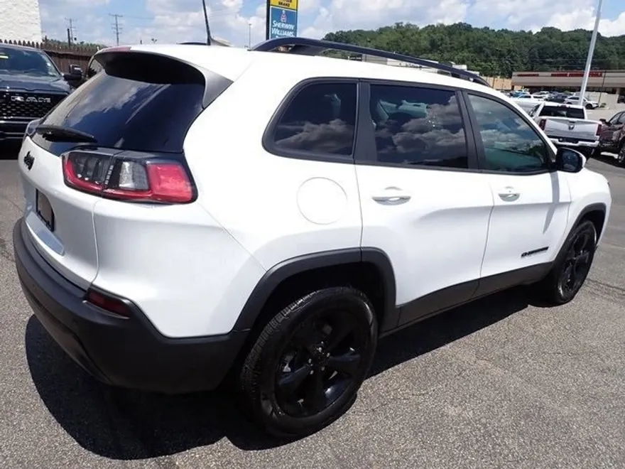2020 Jeep Cherokee Altitude photo 1