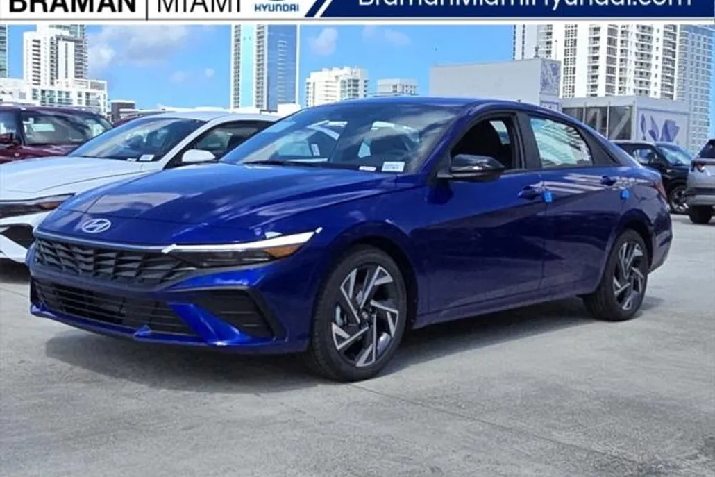 2025 Hyundai Elantra SEL Convenience photo 1