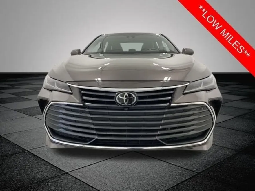 2020 Toyota Avalon Limited photo 1