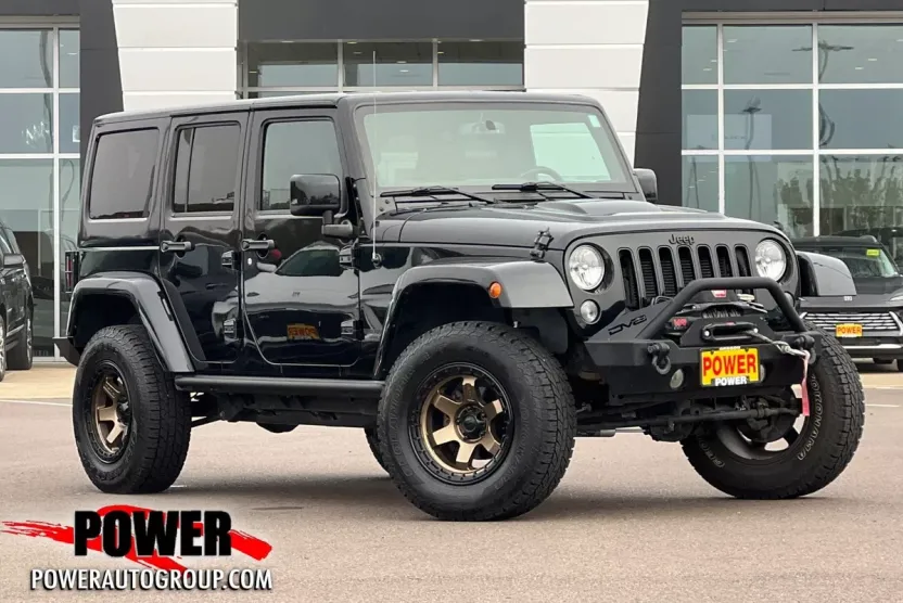 2015 Jeep Wrangler Unlimited Sahara photo 1