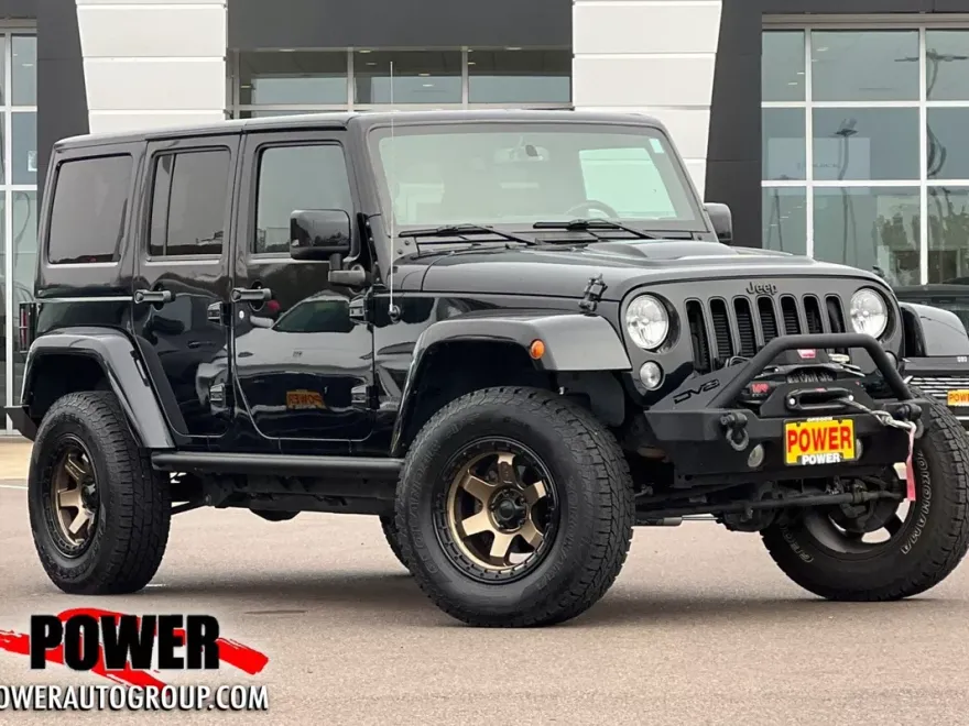 2015 Jeep Wrangler Unlimited Sahara photo 1