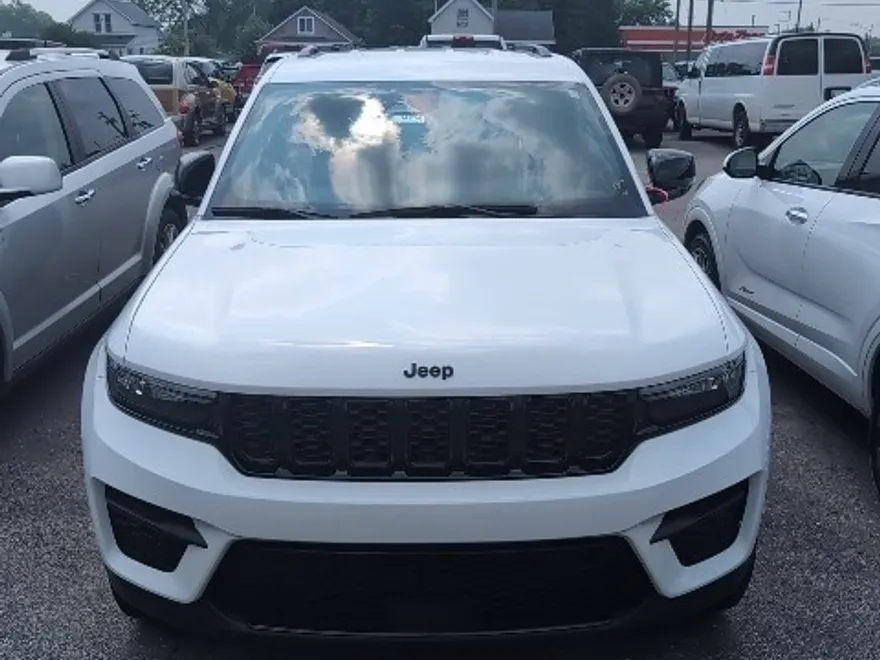 2023 Jeep Grand Cherokee Altitude photo 1