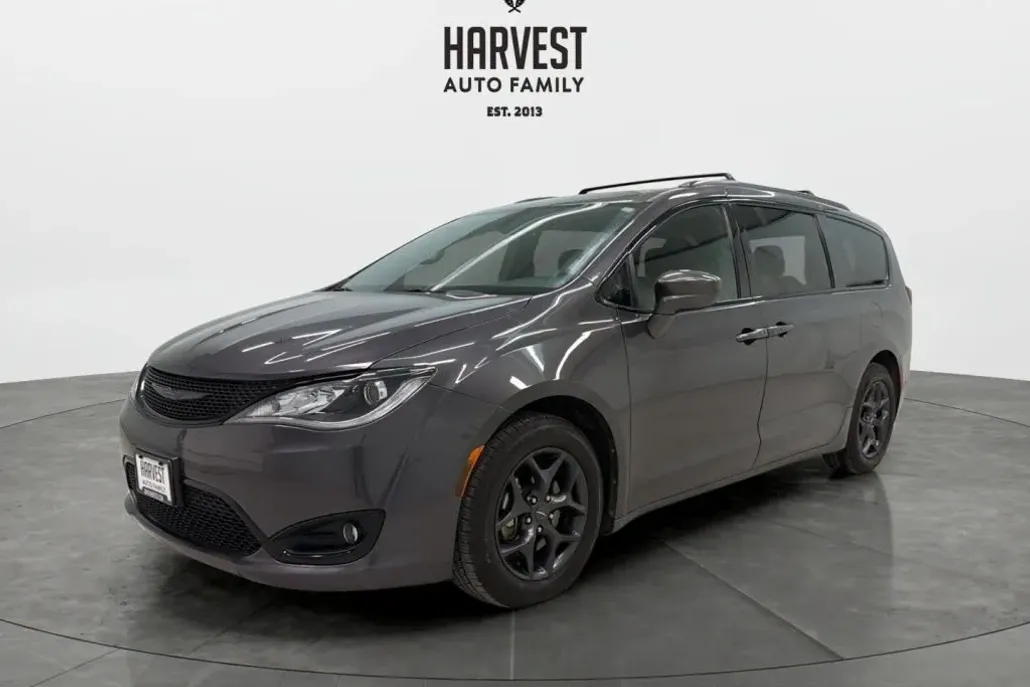 2018 Chrysler Pacifica Touring Plus photo 1